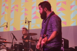 Bassiste et drummer par Olivier Dénommée