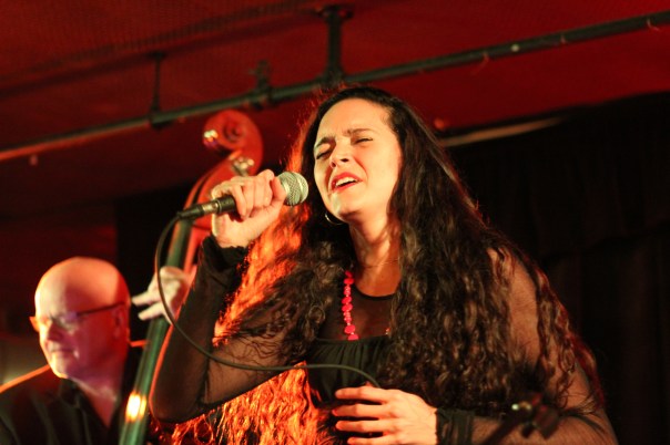 Eliana Cuevas par Olivier Dénommée